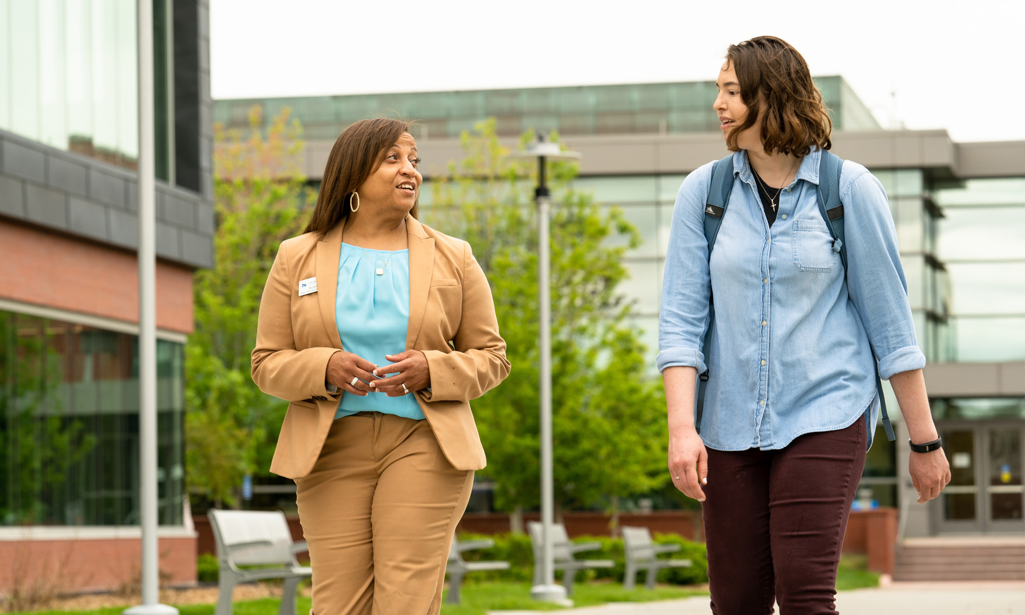 Student meeting with a success navigator